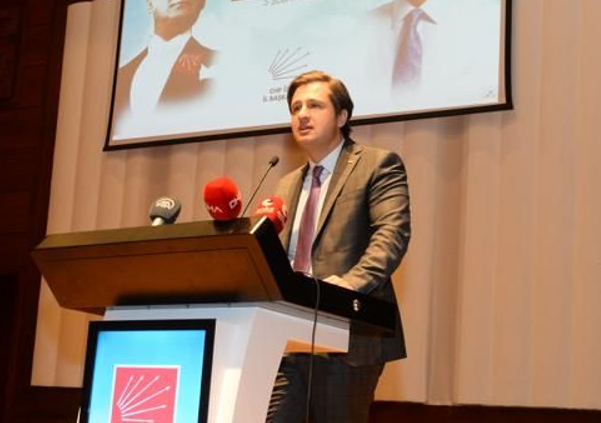 İzmir'de 450 kişiye CHP rozeti