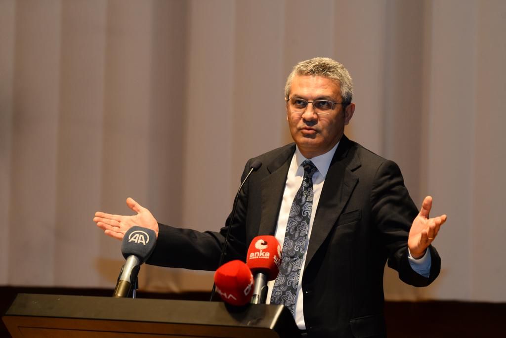 İzmir'de 450 kişiye CHP rozeti