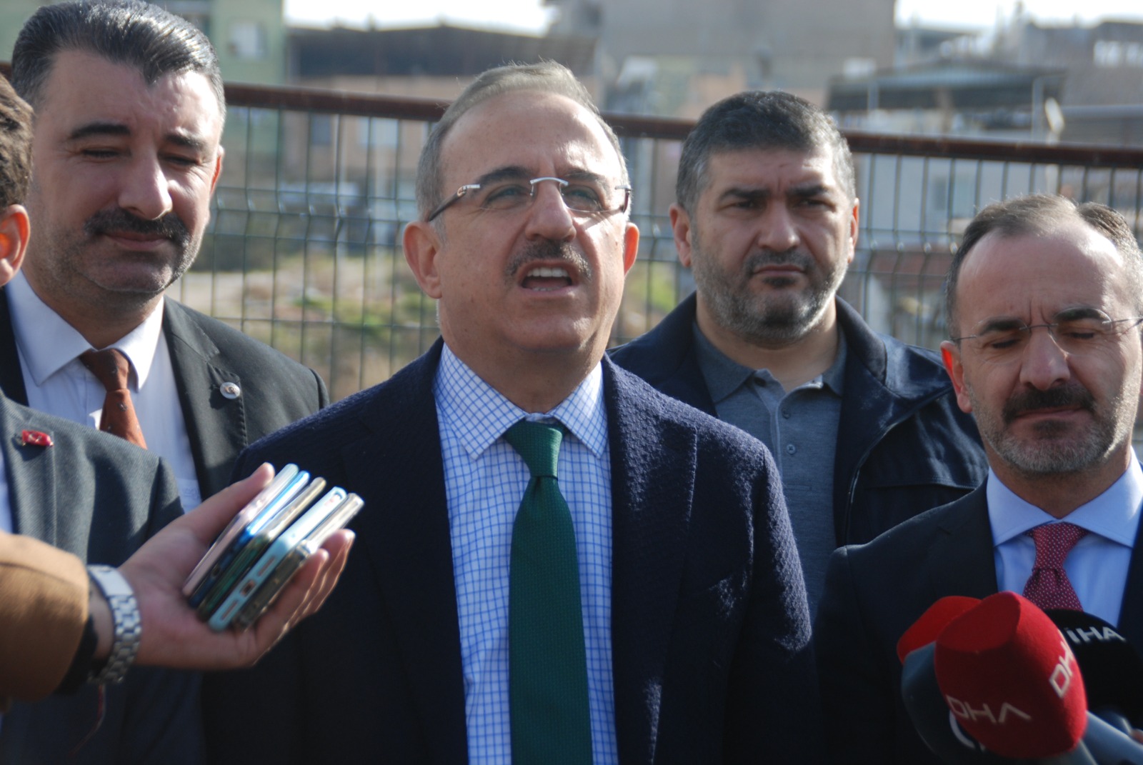 AK Partili Sürekli’den Soyer’e sert eleştiri: “Başkan topluluk gördüğünde ne söylediğini bilmiyor”