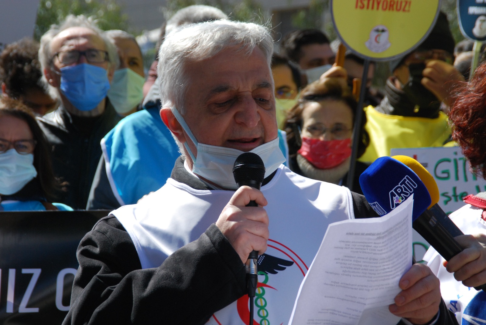 İş bırakan sağlık çalışanları İzmir’den seslendi: “Hakkımız olanı alacağız”