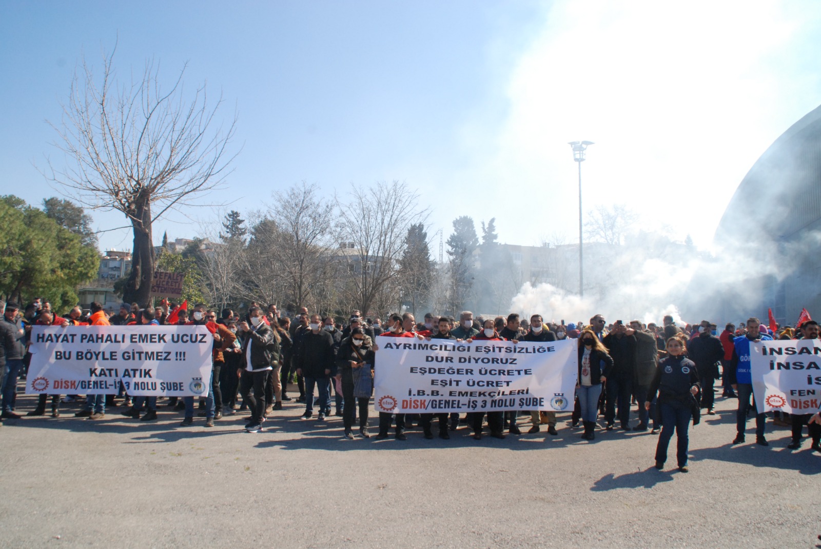 ‘Ezdirmeyeceğiz’ mitingine katılacak işçilerden kefenli yürüyüş