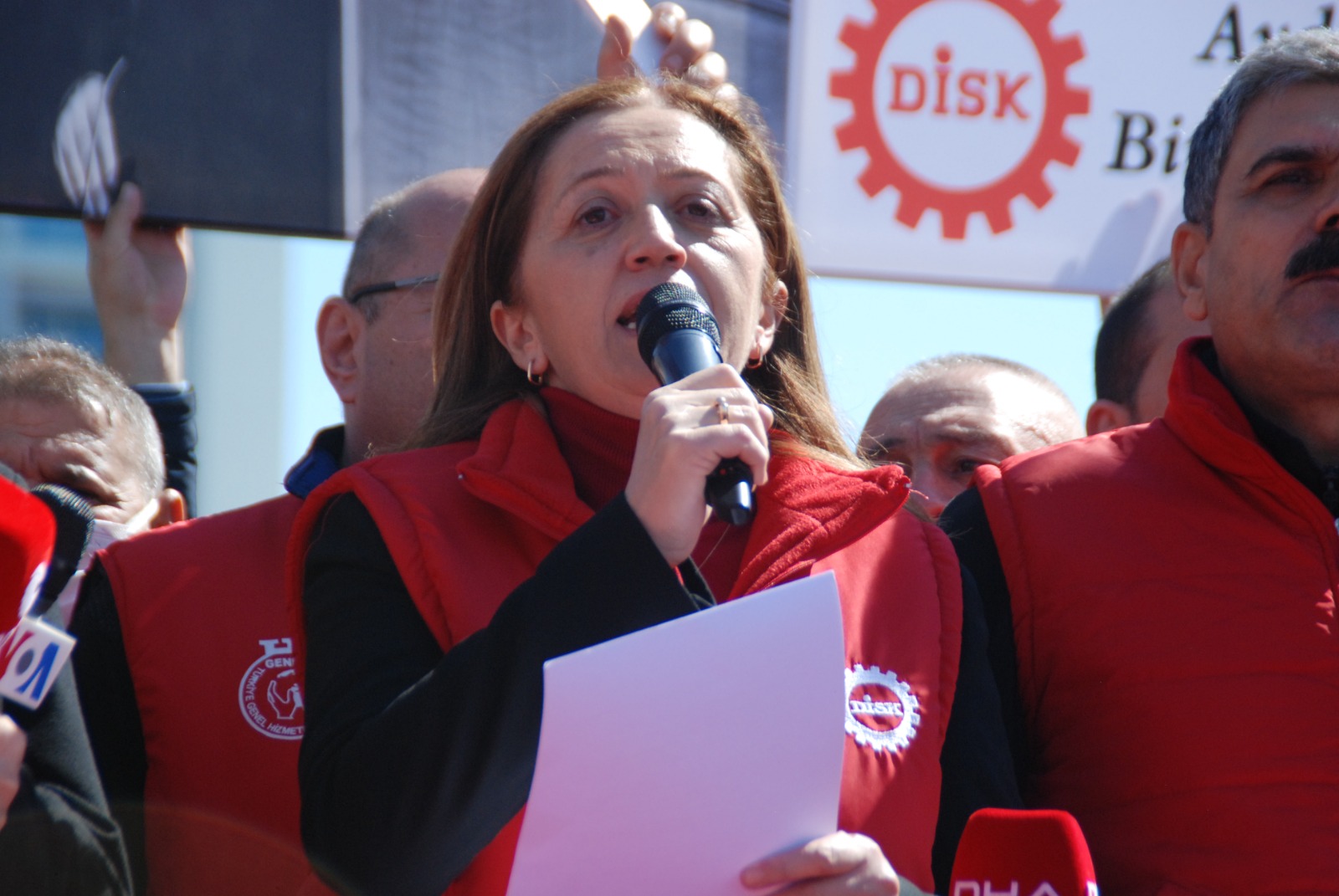 DİSK’ten İzmir mitingi: Çerkezoğlu, “Bu meydan sorumlulardan hesap soruyor!”