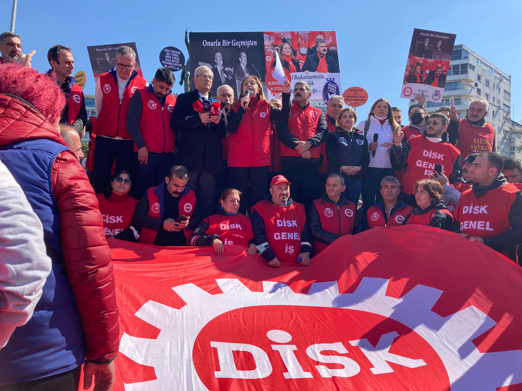 DİSK’ten İzmir mitingi: Çerkezoğlu, “Bu meydan sorumlulardan hesap soruyor!”