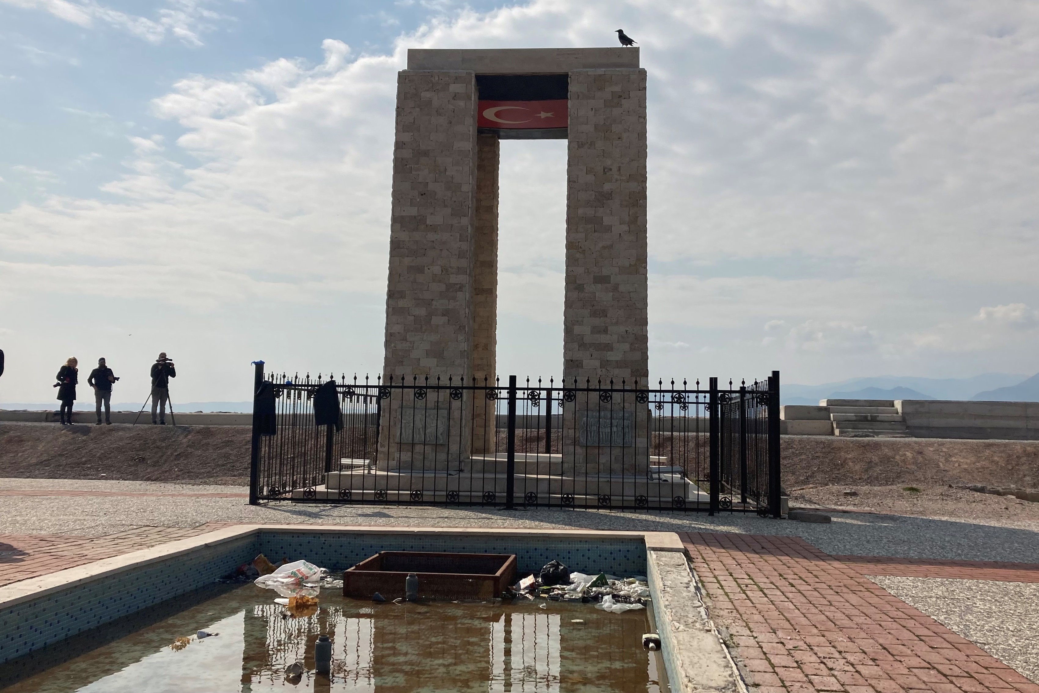 AK Parti Karşıyaka İlçe Başkanı tepki gösterdi Karşıyaka Belediyesi'nden açıklama geldi