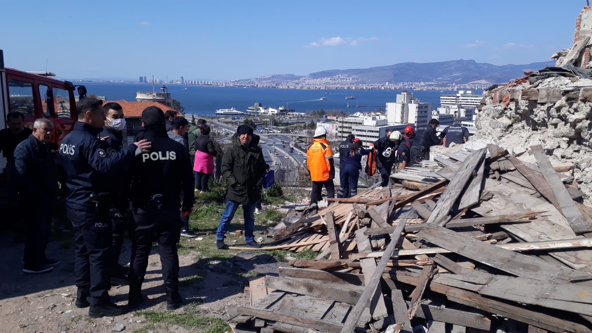 Hurdacının girdiği bina çöktü, enkazdan böyle çıkartıldı