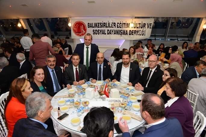 İZMİR’DE YAŞAYAN BALIKESİRLİLER İFTARDA BULUŞTU