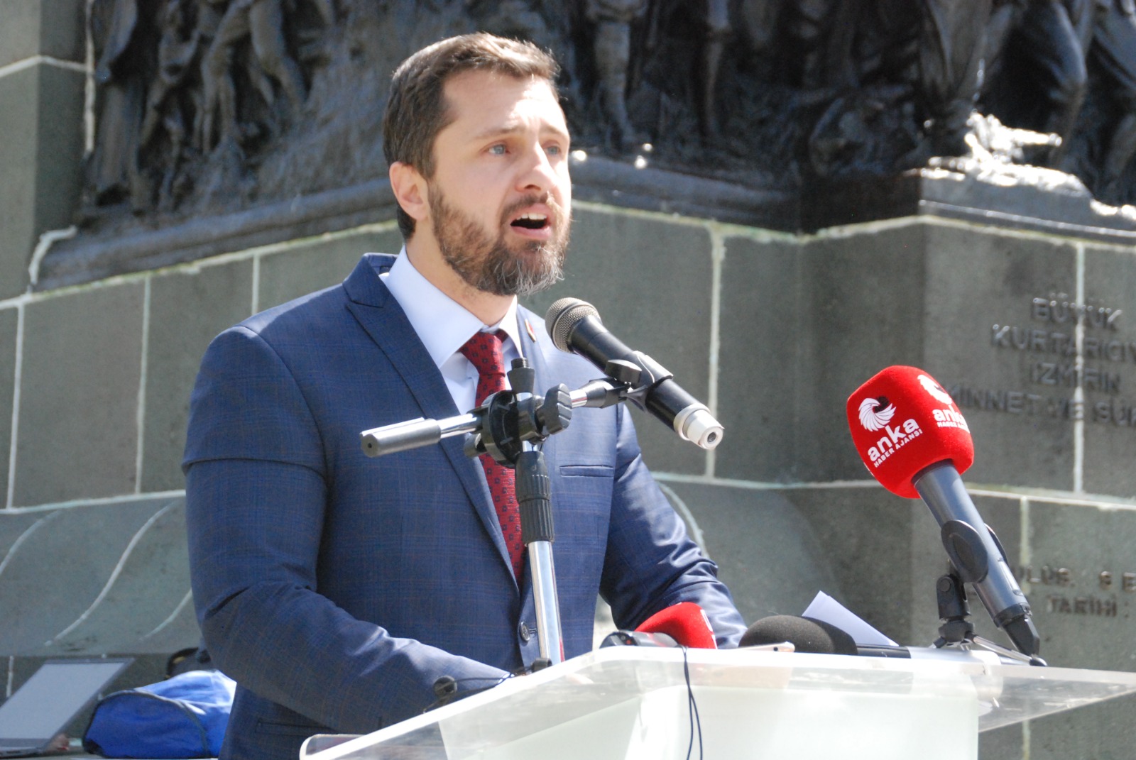CHP İzmir’den anlamlı 23 Nisan töreni: “Saltanat meraklılarına karşı ‘Egemenlik kayıtsız şartsız milletindir’ diyoruz”