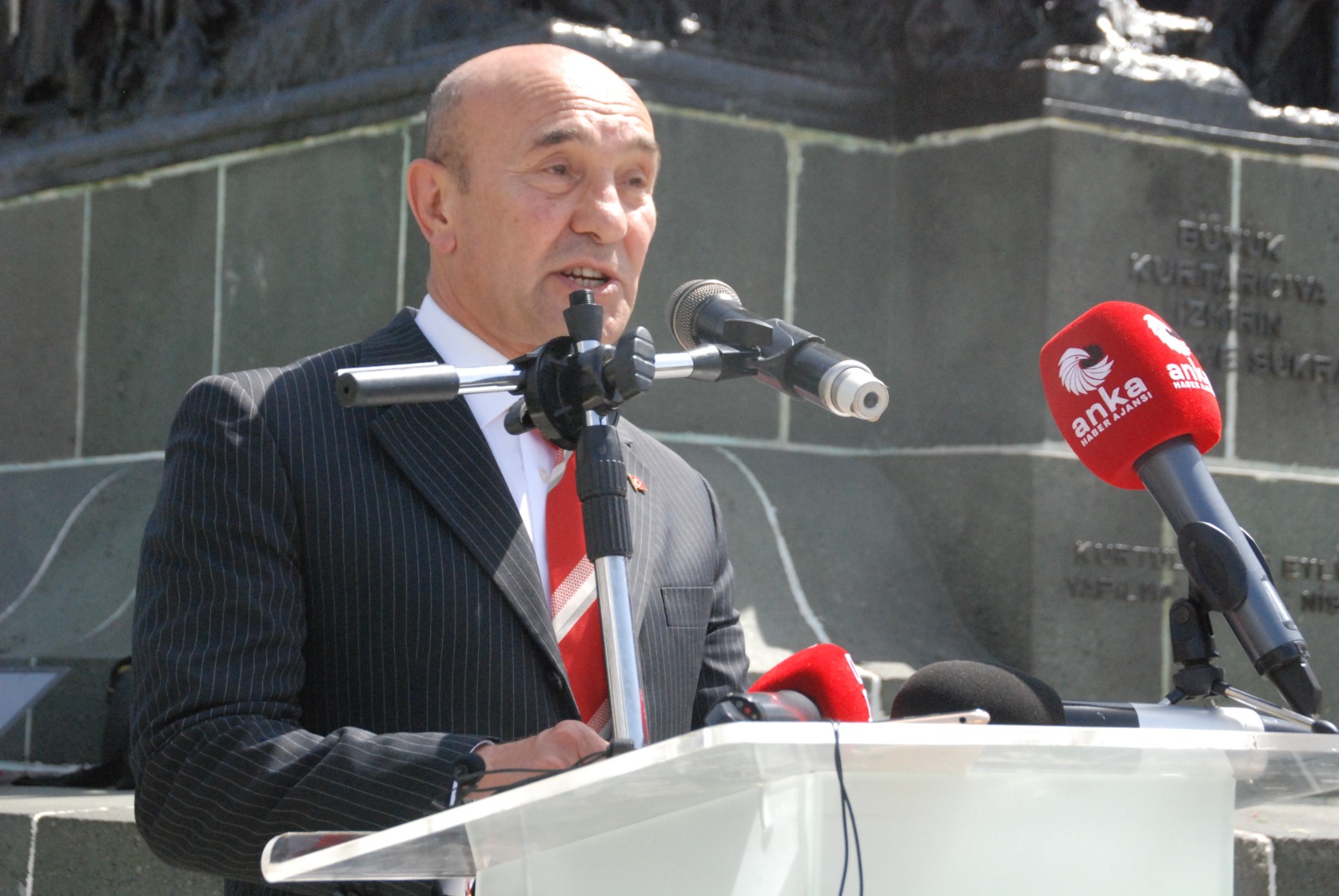 CHP İzmir’den anlamlı 23 Nisan töreni: “Saltanat meraklılarına karşı ‘Egemenlik kayıtsız şartsız milletindir’ diyoruz”
