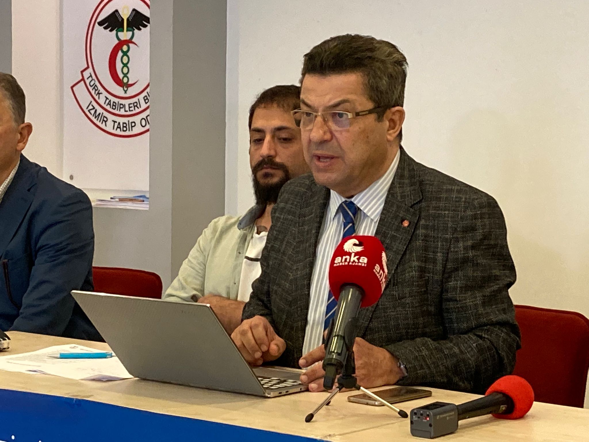 İzmir Tabip Odası’ndan ‘kontenjan’ çıkışı: “TUS kontenjanları çoğaltmak sorunları çözmez daha da arttırır”