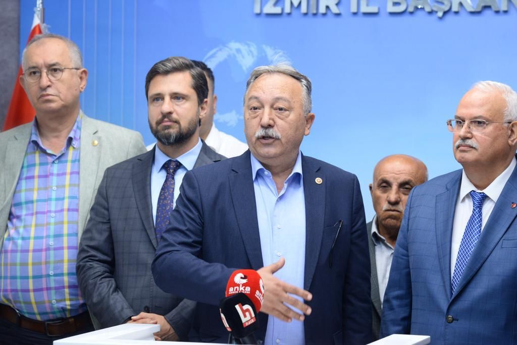 DSP’den istifa edenler CHP’ye katıldı: 4 eski başkana CHP rozeti takıldı