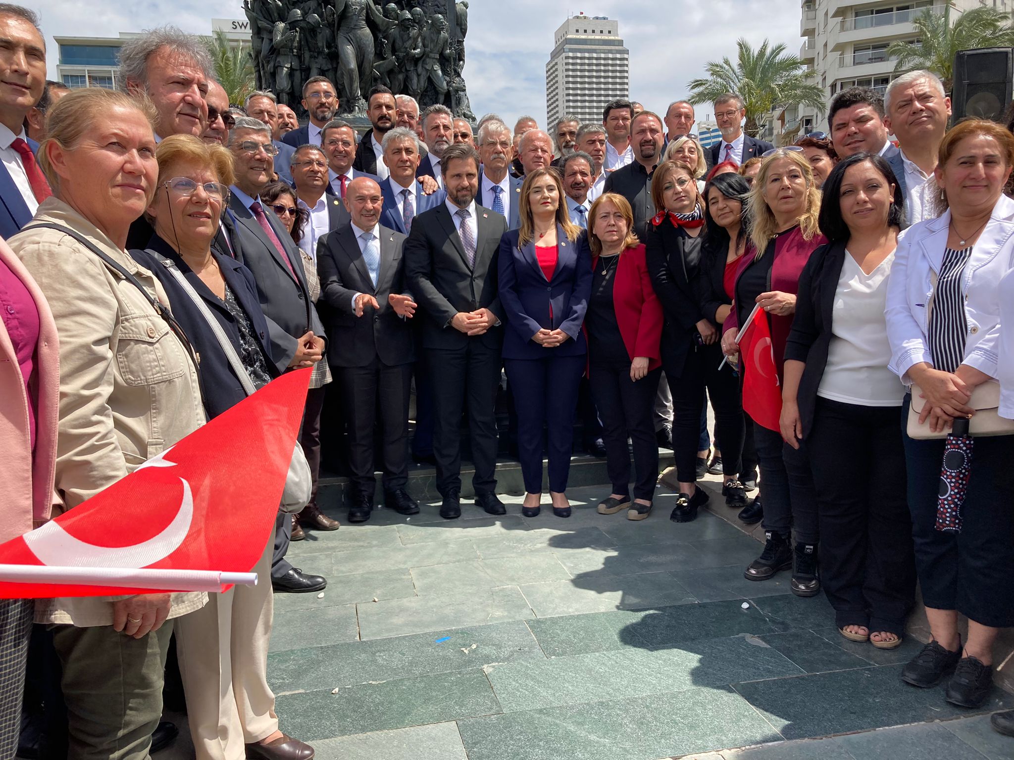 CHP İzmir’den gençlere ‘siyaset’ vurgusu: Başkan Soyer, “Gençlerimize temiz siyaset borçluyuz”