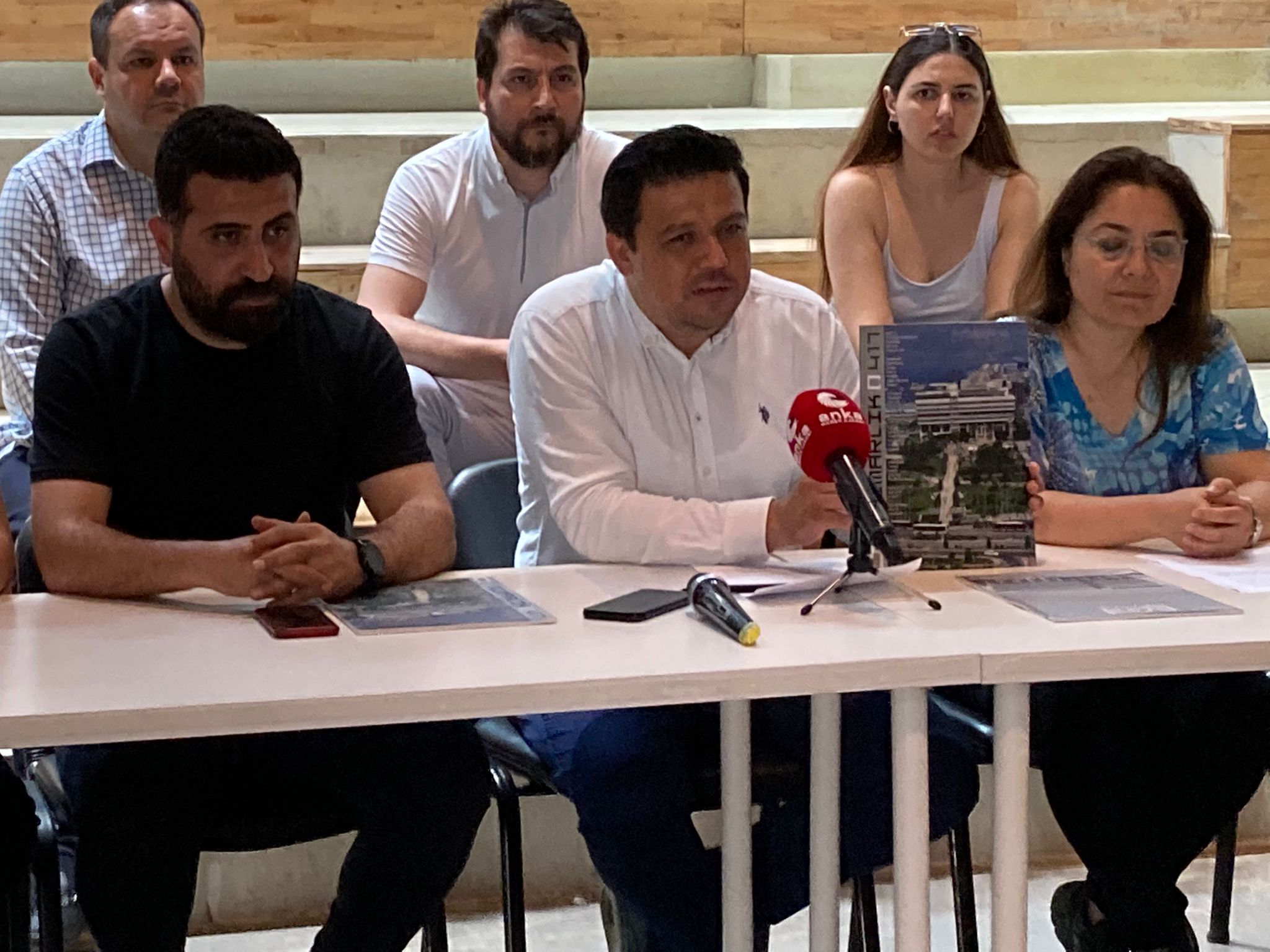 İzmir Mimarlar Odası’ndan İBB hizmet binasına ‘Basmane çukuru’ benzetmesi