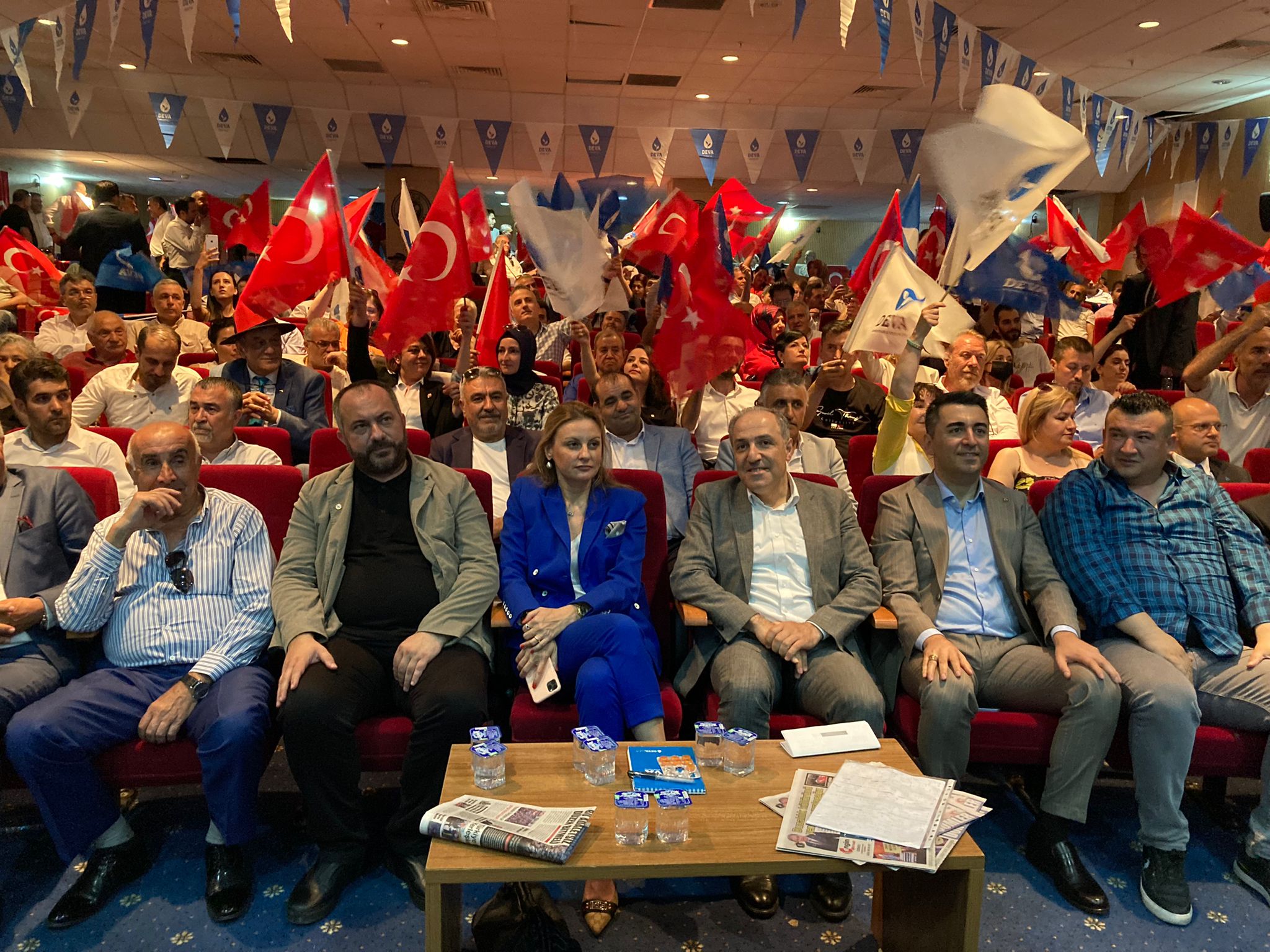 DEVA Buca İlçe Başkanı Uygur, güven tazeledi