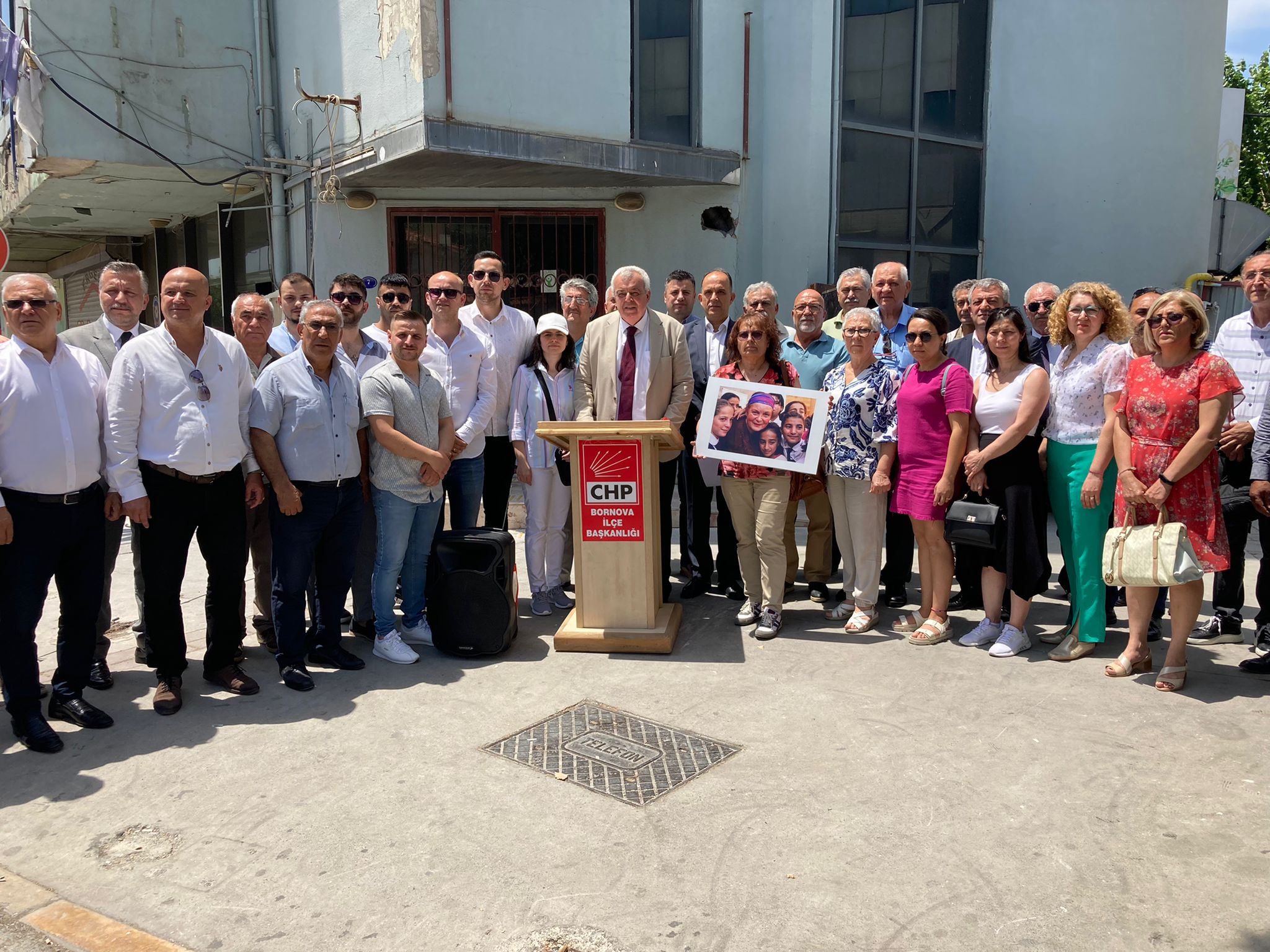 Bornova'daki öğrenci yurdu tartışmaları sürüyor: CHP’li Çapın, “Gençlerimizi tarikat yurtlarına terk edenlerden akıl alacak değiliz!”