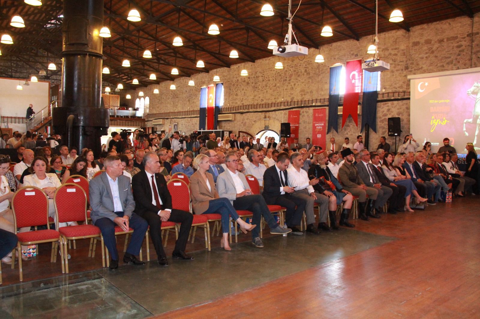 İzmir’de tarihi ‘9 Eylül’ kutlamaları: Soyer, “9-10-11 tarihleri arasında sakın ola İzmir’den ayrılmayın”