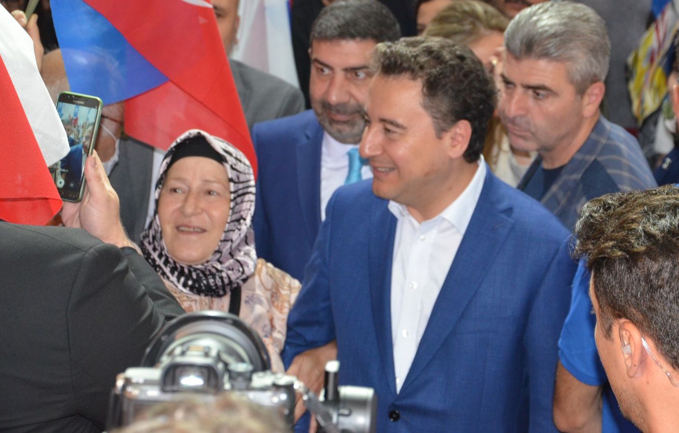 Babacan'dan İzmir'de 'ekonomi' çıkışı: "Biz onların gece yarısı bozdukları ekonomiyi gündüzleri düzelteceğiz"