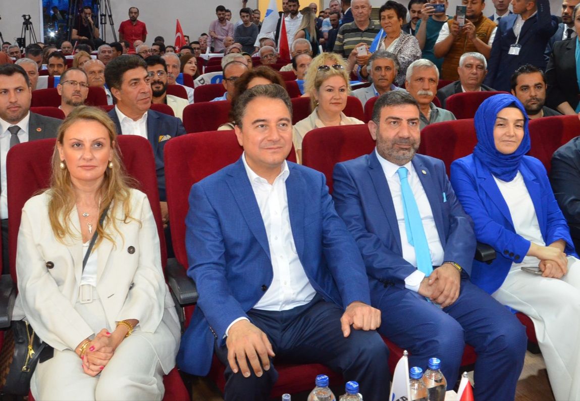 Babacan'dan İzmir'de 'ekonomi' çıkışı: "Biz onların gece yarısı bozdukları ekonomiyi gündüzleri düzelteceğiz"