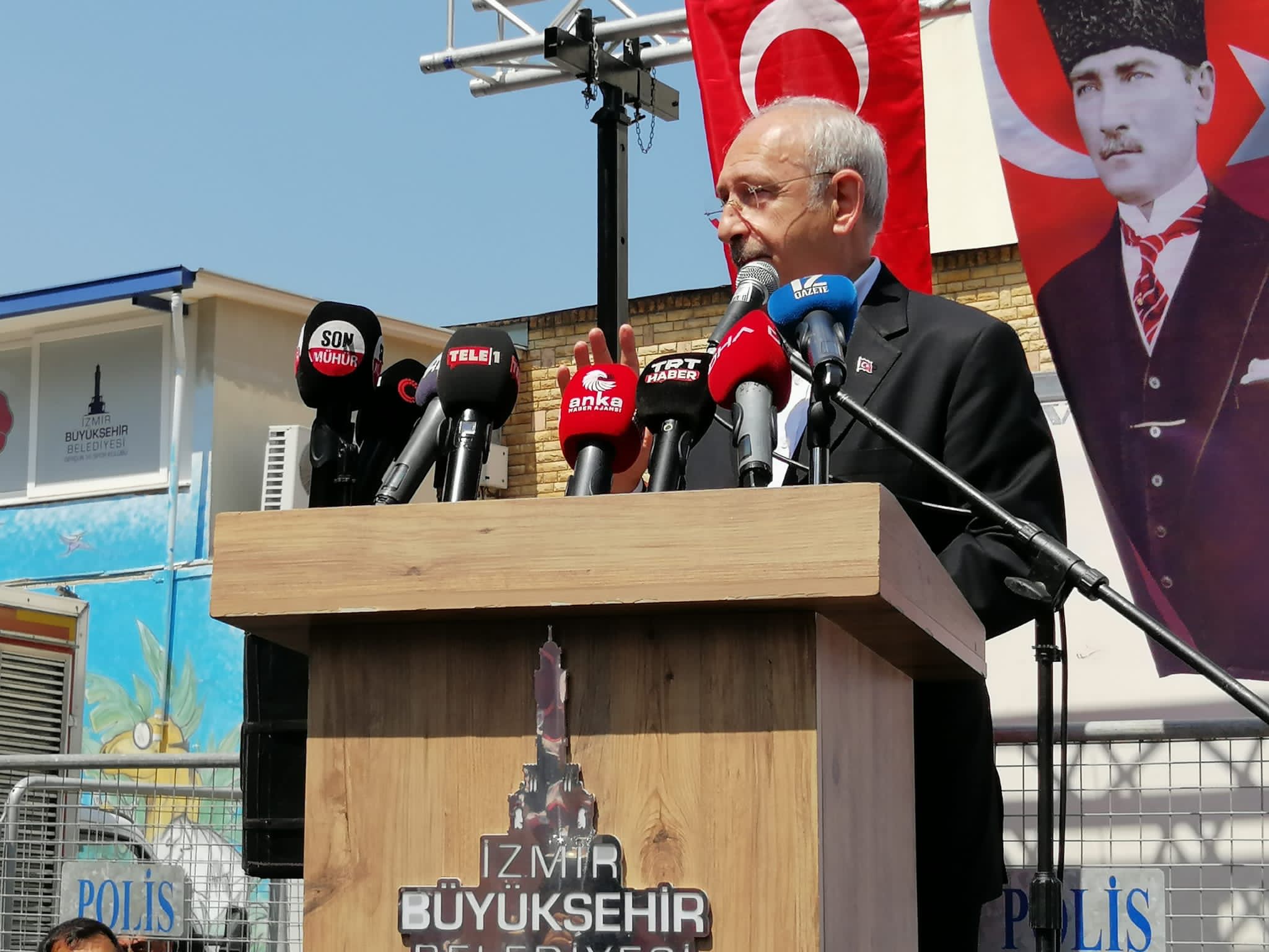 Büyükşehir’de imzalar bu sefer işçiler için atıldı: Kılıçdaroğlu, “Bu tuzağa kimse düşmemeli!”