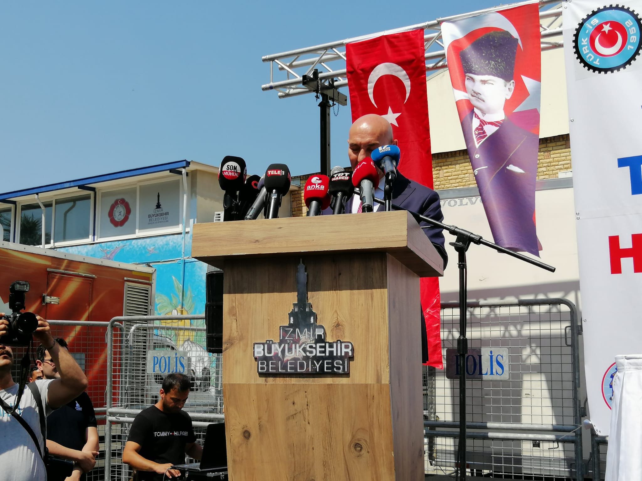 Büyükşehir’de imzalar bu sefer işçiler için atıldı: Kılıçdaroğlu, “Bu tuzağa kimse düşmemeli!”