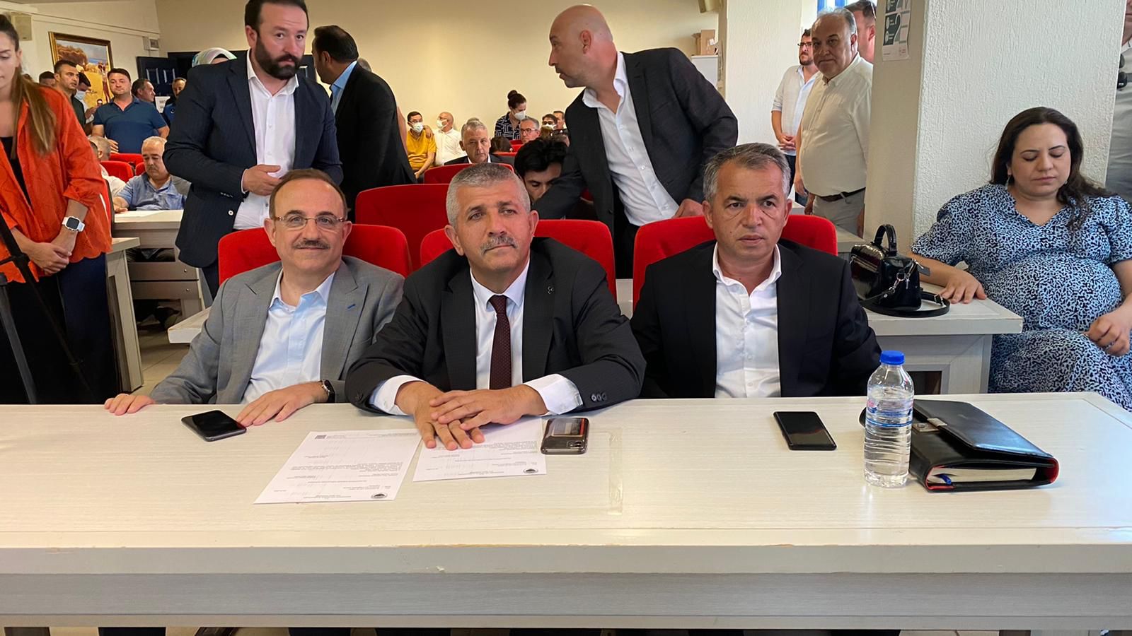 AK Parti'nin aday çıkartmadığı Menderes'te ilk turun sonuçları belli oldu