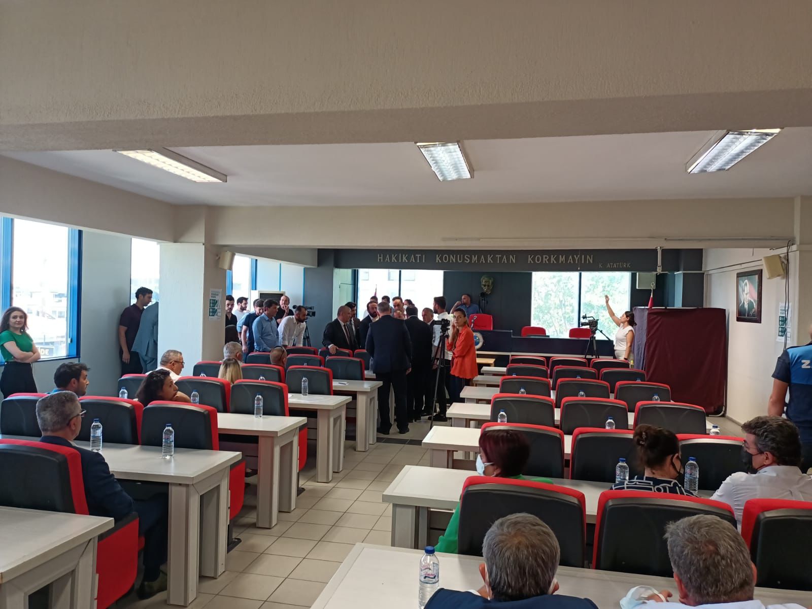 AK Parti'nin aday çıkartmadığı Menderes'te ilk turun sonuçları belli oldu