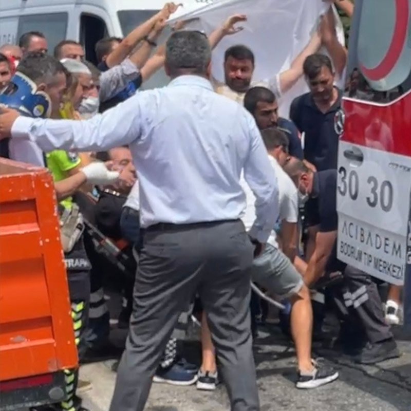 İbrahim Tatlıses trafik kazası geçirdi