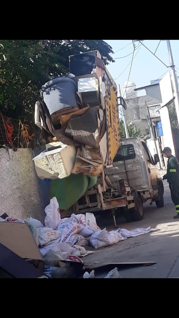 Başdaş’tan Batur’a cevap “Belediye araçları da maganda mı?”