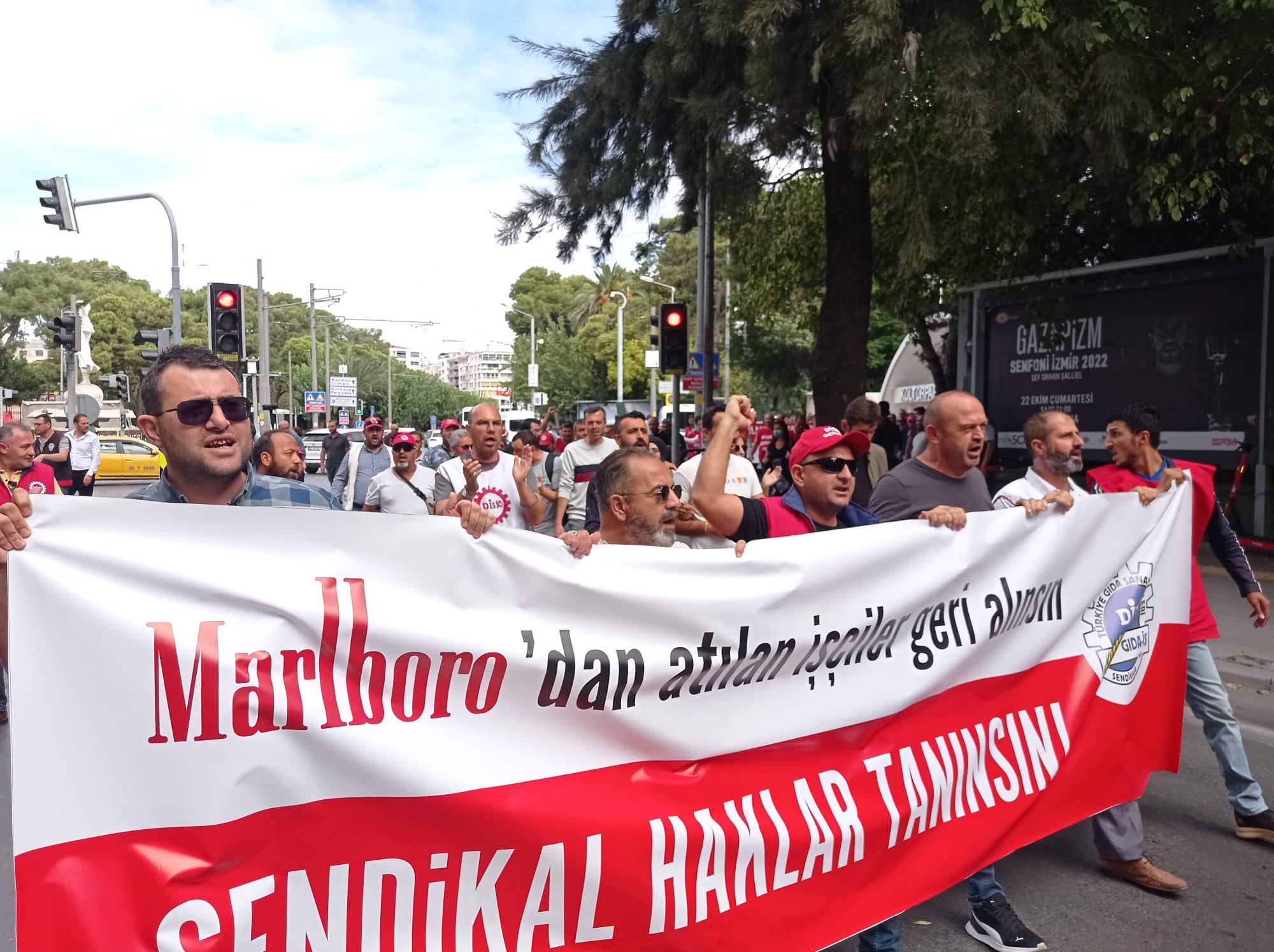 Marlboro işçileri şirketin kapısına dayandı:  “Biz kazanacağız”