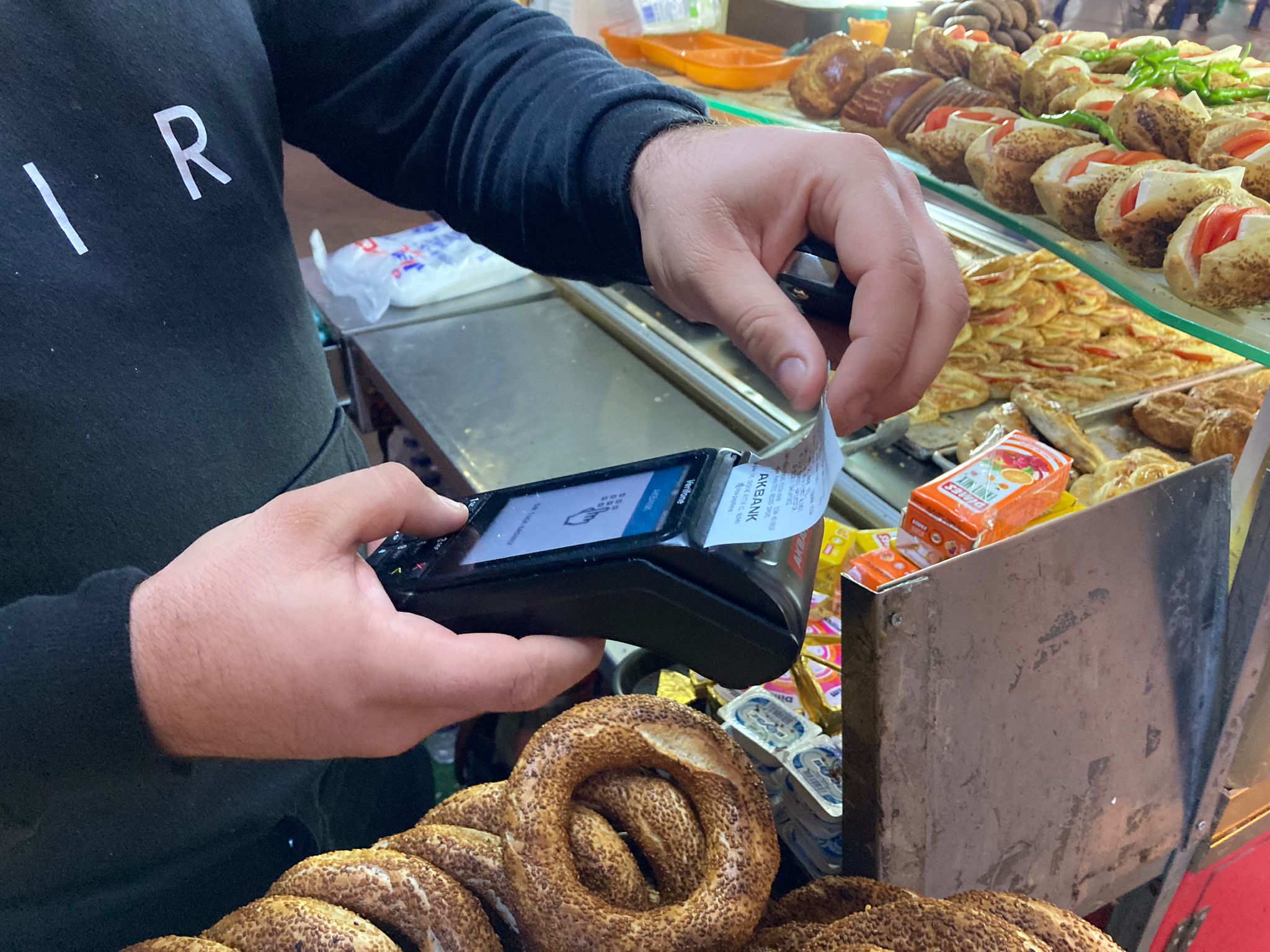 İzmir’de gevrekçilerde ‘seyyar’ pos dönemi