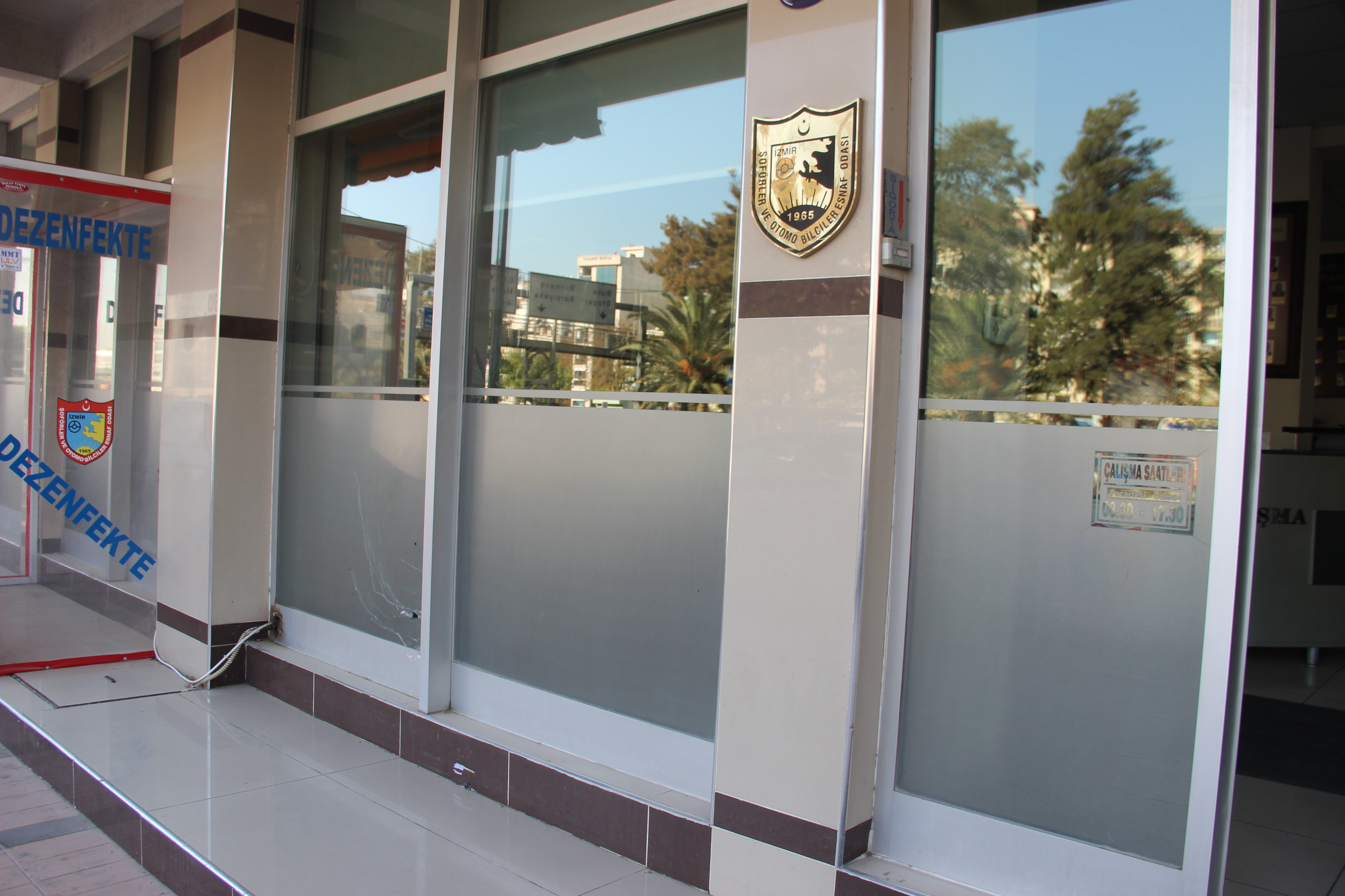 İzmir'de Şoförler ve Otomobilciler Odası'na silahlı saldırı