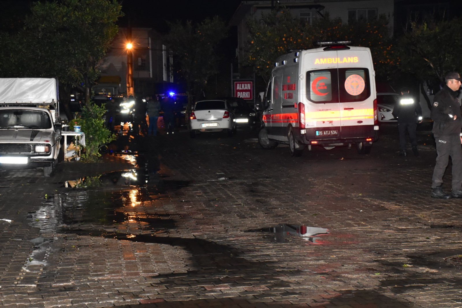 İzmir'de sokak ortasında çifte cinayet