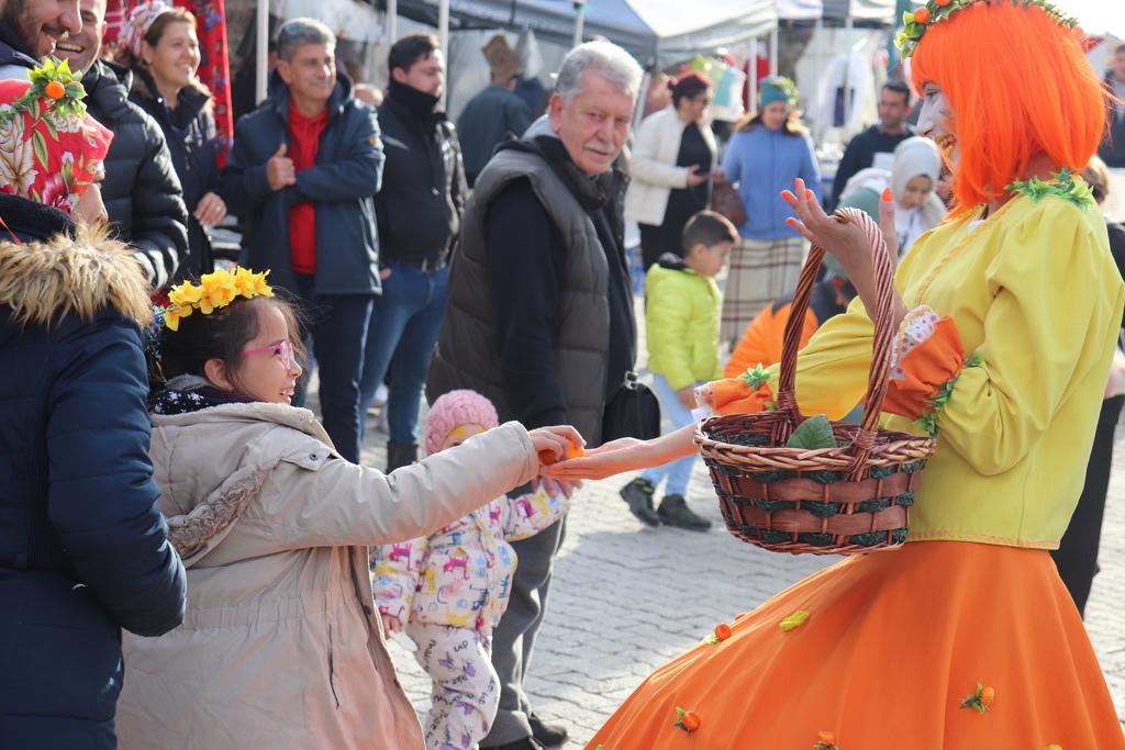 Karaburun’da “turuncu aşk” ile 13’üncü buluşma