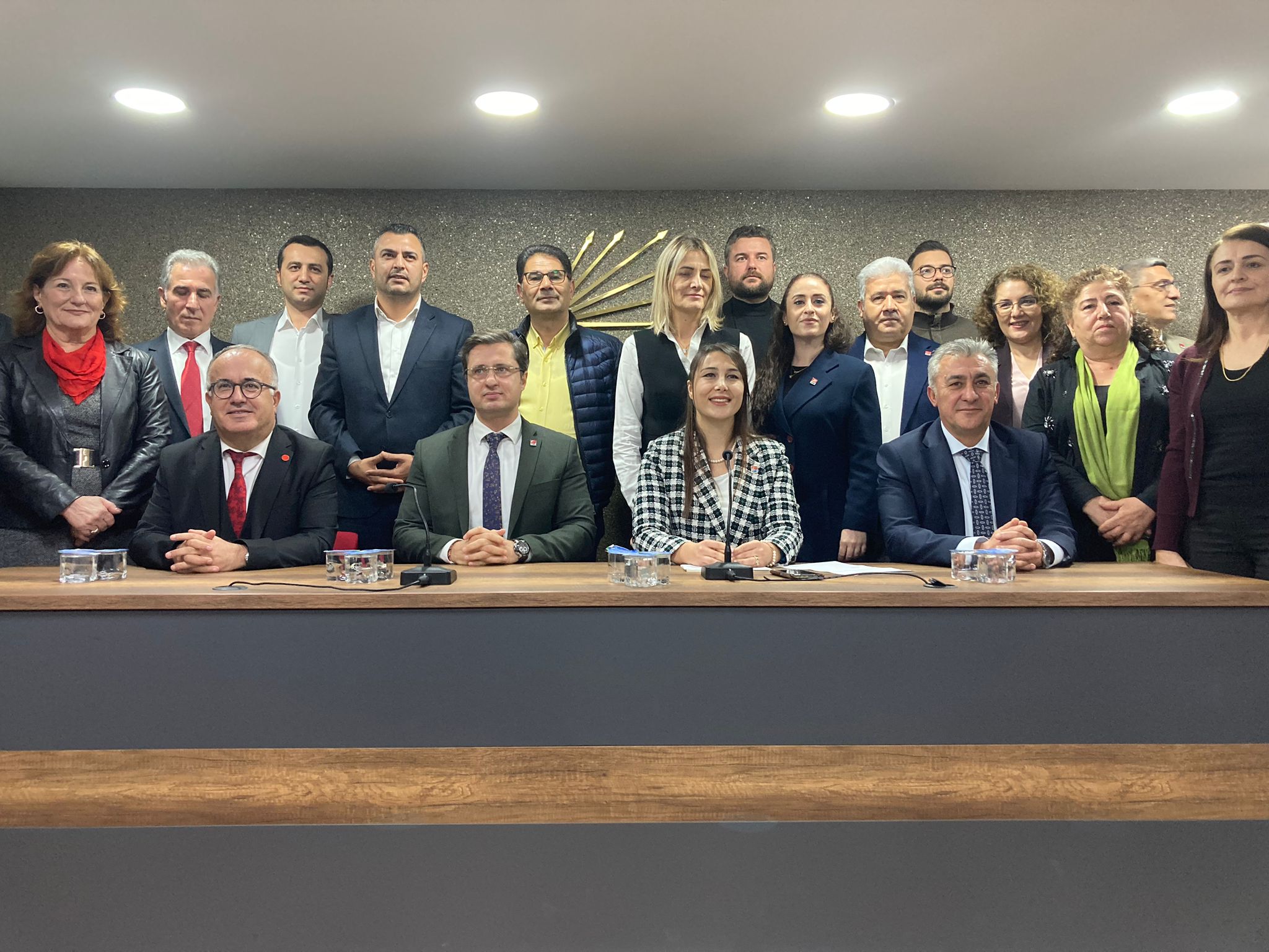 CHP İzmir'den milletvekilliği için ilk istifa geldi!