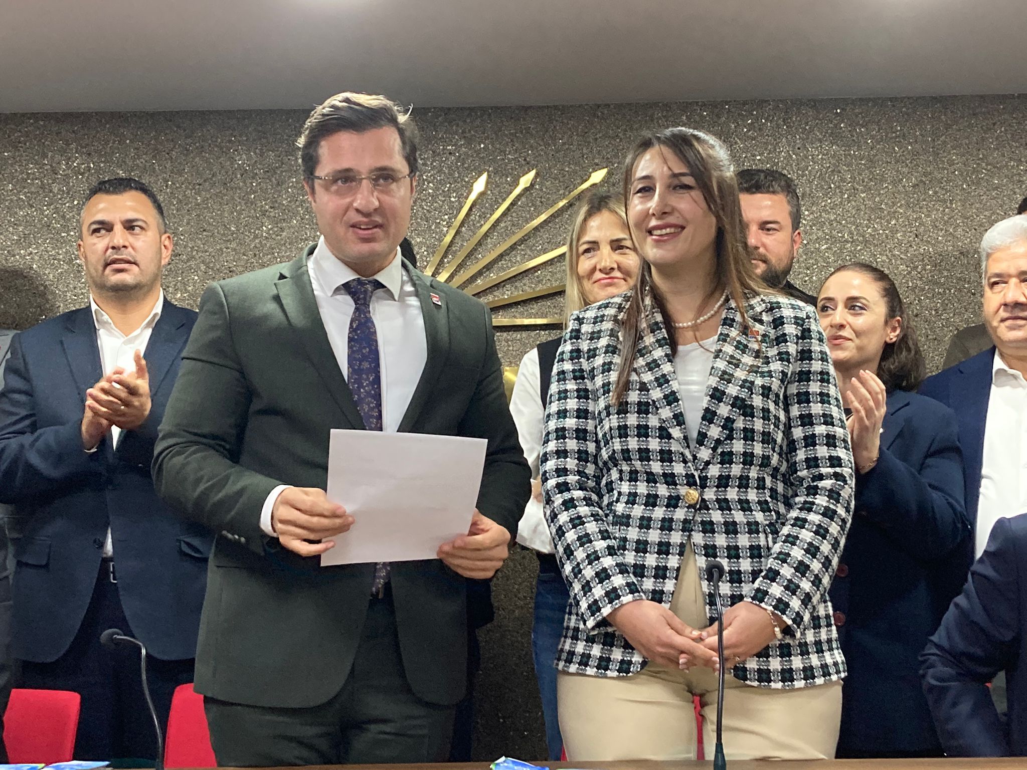 CHP İzmir'den milletvekilliği için ilk istifa geldi!