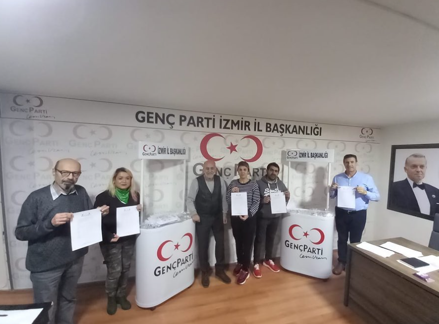 Genç Parti İzmir’de seferberlik: Hedef Mart ayına kadar Uzan için 50 bin imza