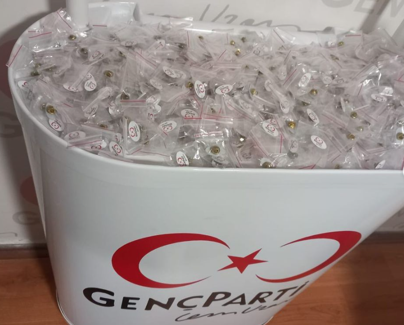 Genç Parti İzmir’de seferberlik: Hedef Mart ayına kadar Uzan için 50 bin imza