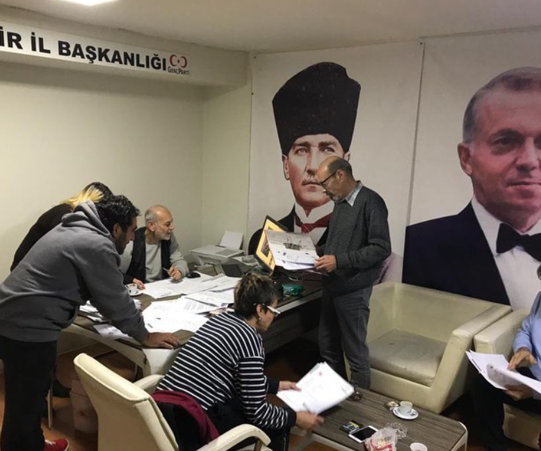 Genç Parti İzmir’de seferberlik: Hedef Mart ayına kadar Uzan için 50 bin imza