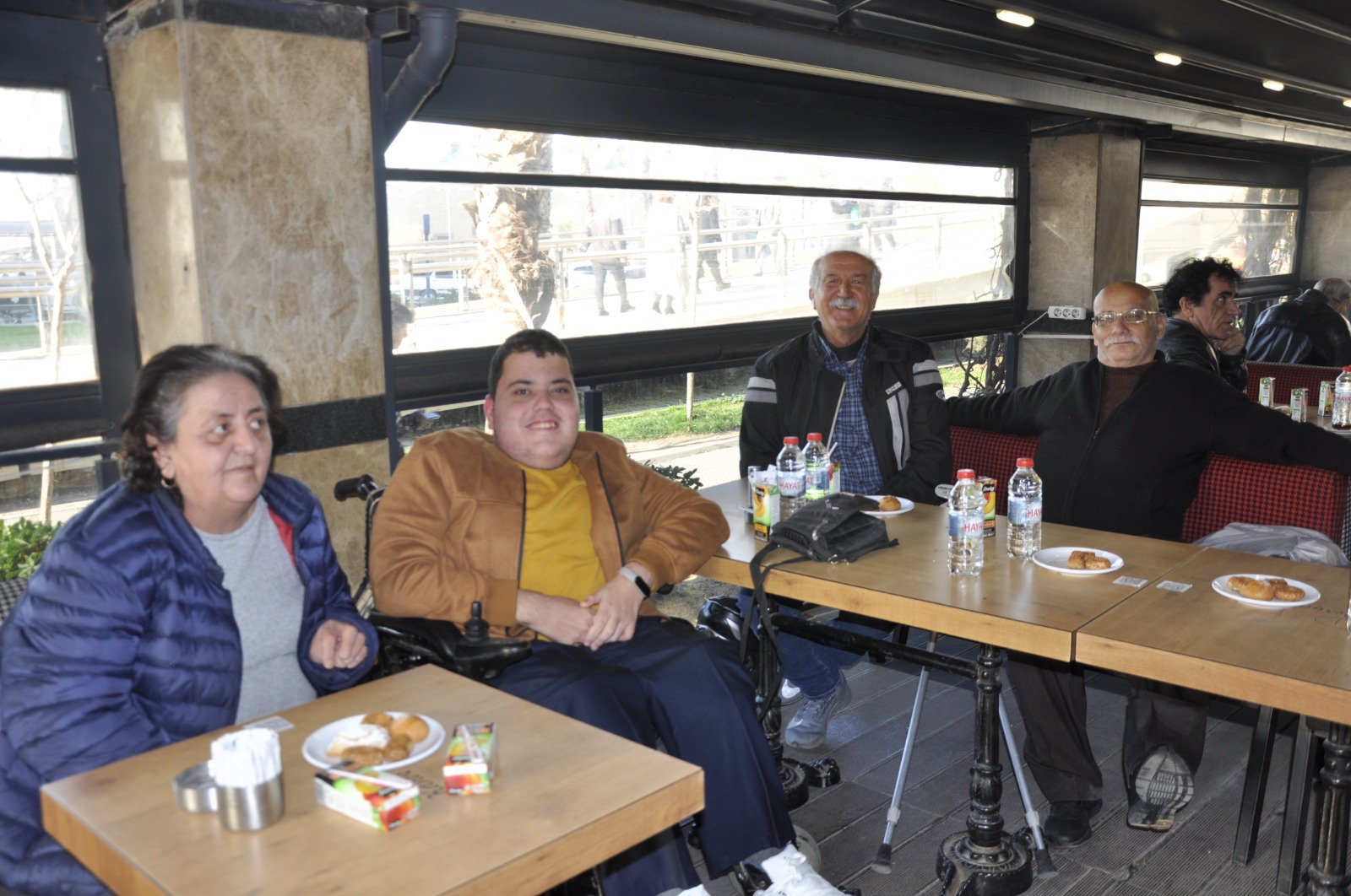 Kent ve Demokrasi Derneği Konak'ta engellenen bireyler ve aileleriyle buluştu