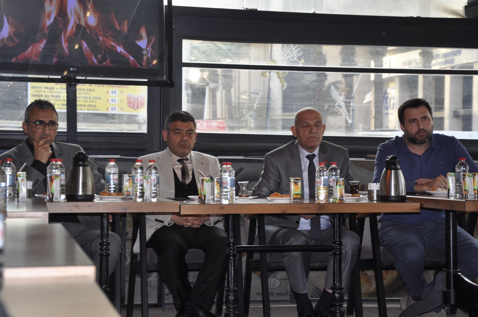 Kent ve Demokrasi Derneği Konak'ta engellenen bireyler ve aileleriyle buluştu