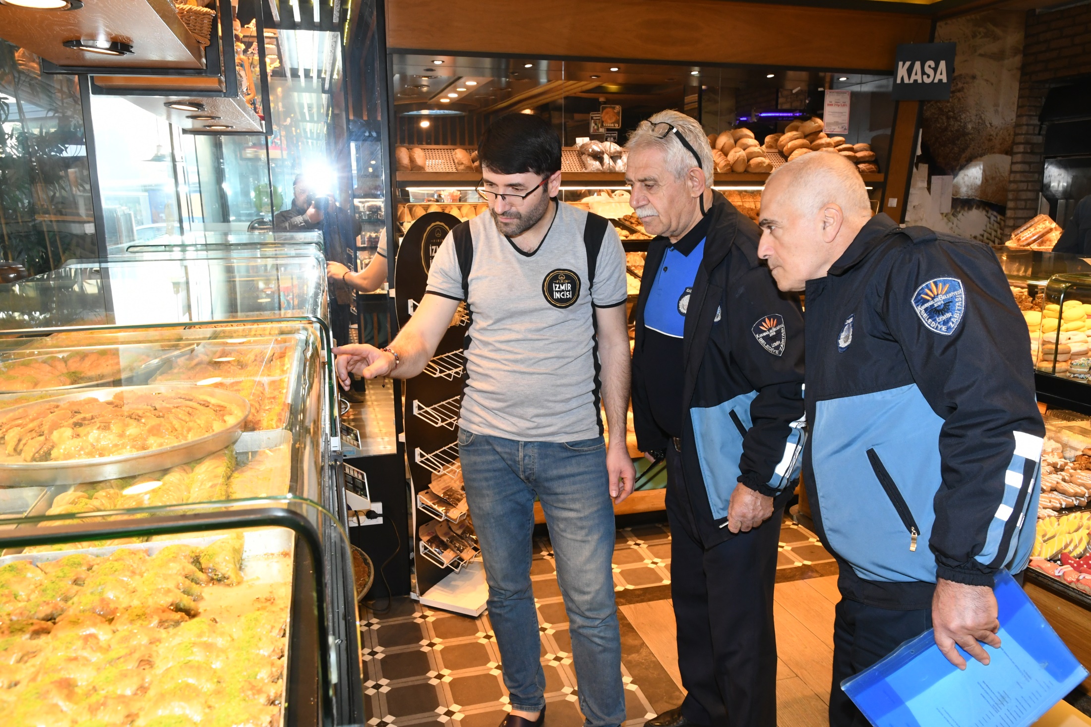 Karabağlar Belediyesi'nden yılbaşı denetimi