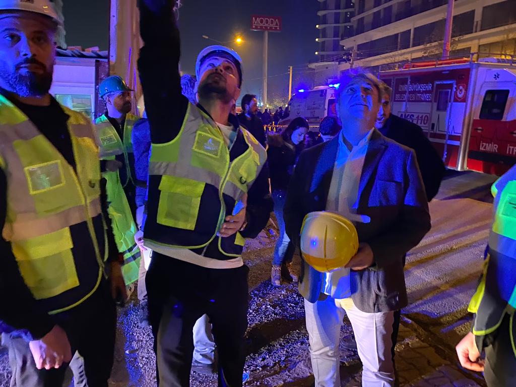 İzmir'de inşaatın kule vinci devrildi: 5 ölü, 2 yaralı