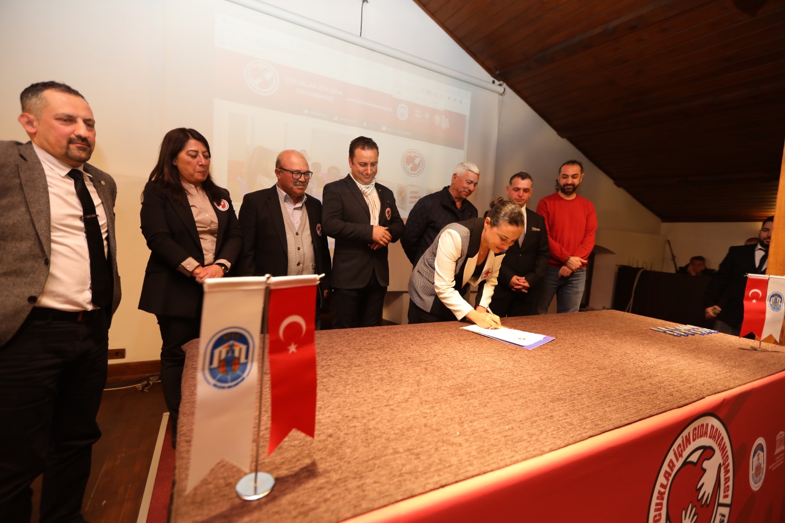 Efes Selçuk Belediyesi Çocuklar için Gıda Dayanışma projesini tanıttı 