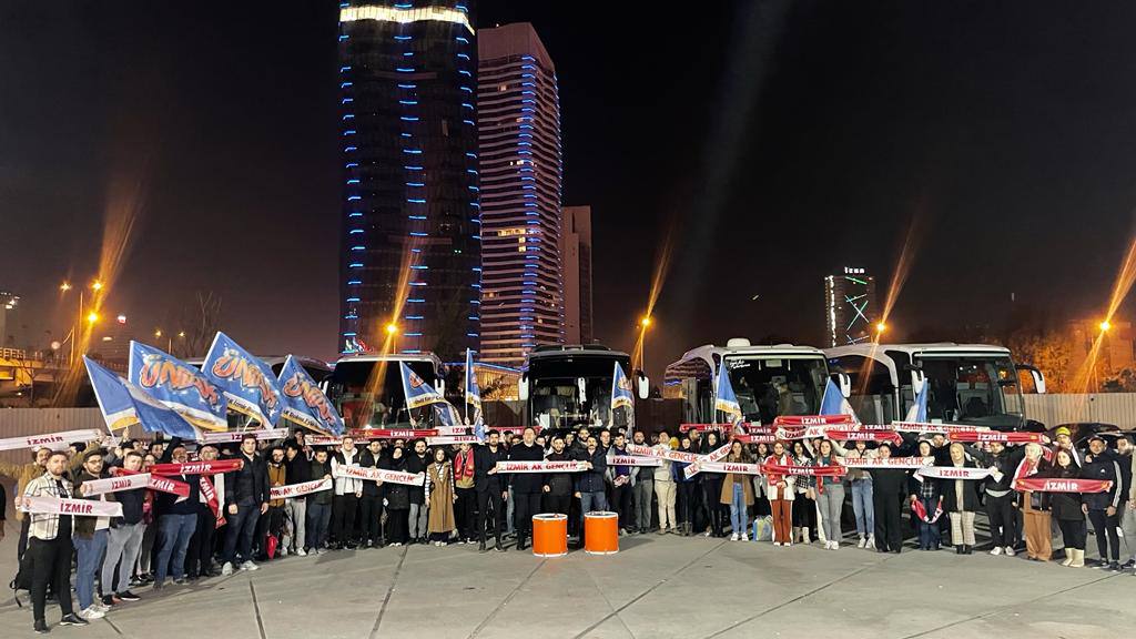 Cumhurbaşkanı Erdoğan, AK Gençlik İzmir’e seslendi "İzmir sizlerle gurur duyuyoruz, sizlerin yanındayım’’