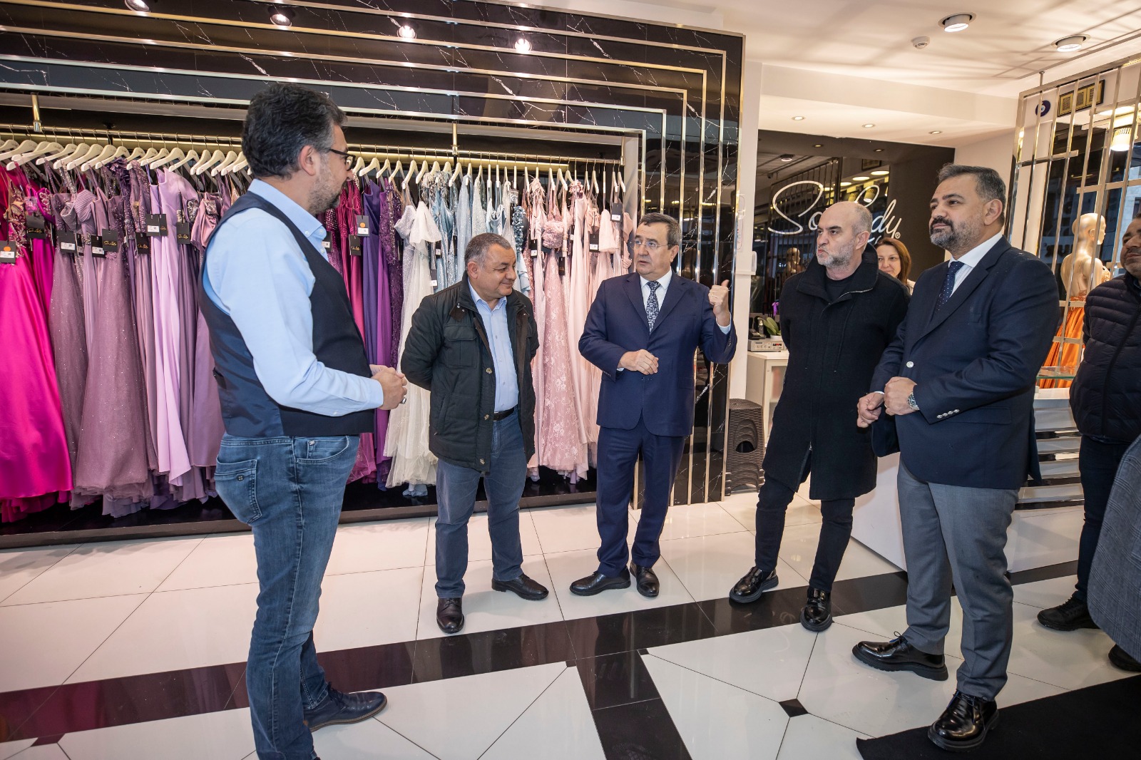 CHP İzmir İl Başkanı Aslanoğlu Sahadan Ayrılmıyor...  “100 Gün Kaldı Bu Kötü Düzeni Değiştireceğiz”