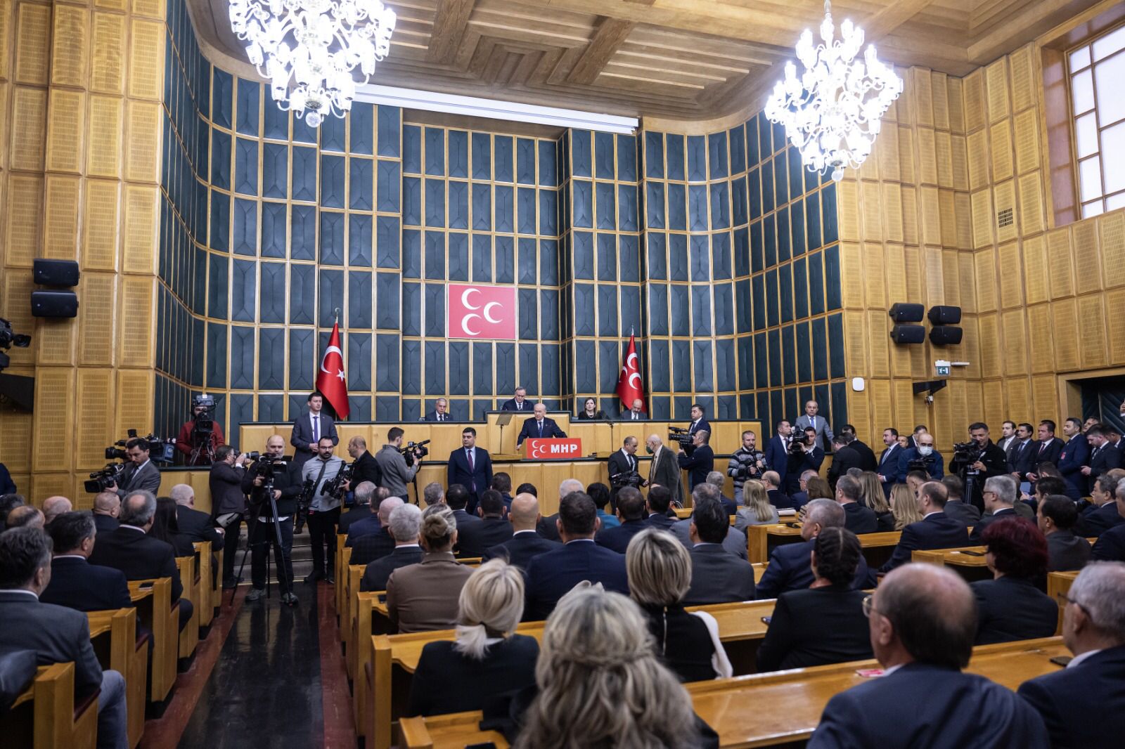 Bahçeli'den İzmir Talimatı: “Silip süpürüp atın!”