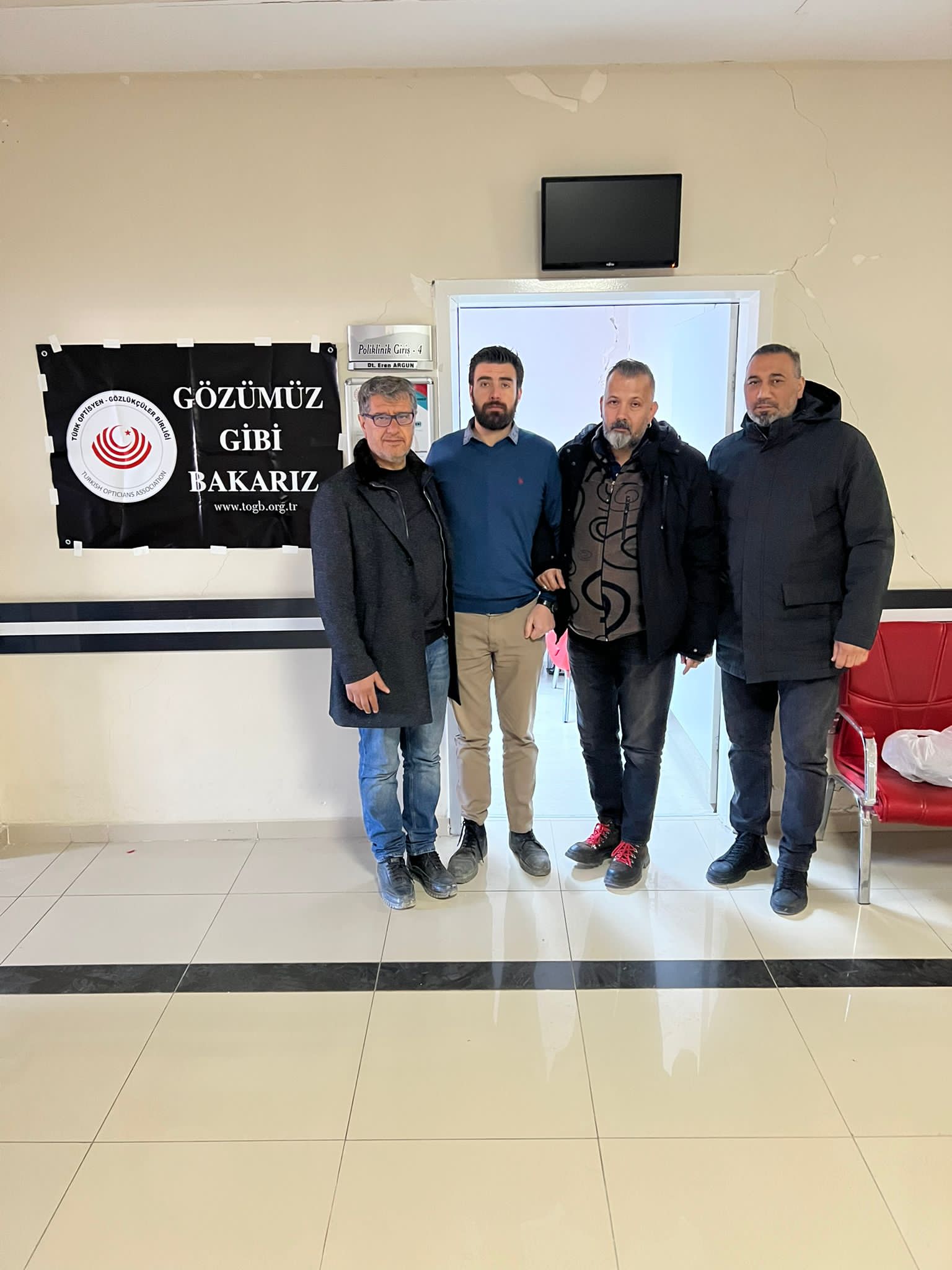 Türk Optisyen ve Gözlükçüler Birliği depremzede vatandaşlar için seferber oldu