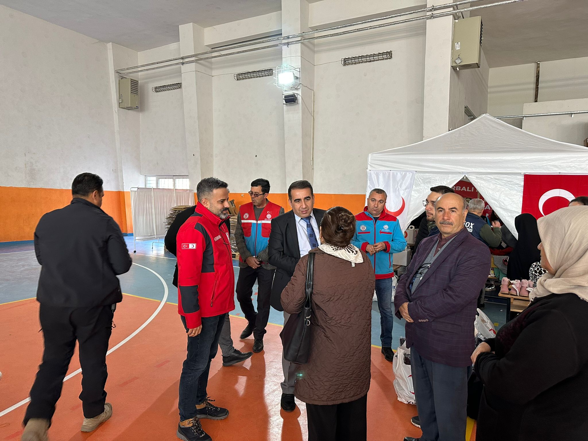 Torbalı Kızılay sosyal market kurdu