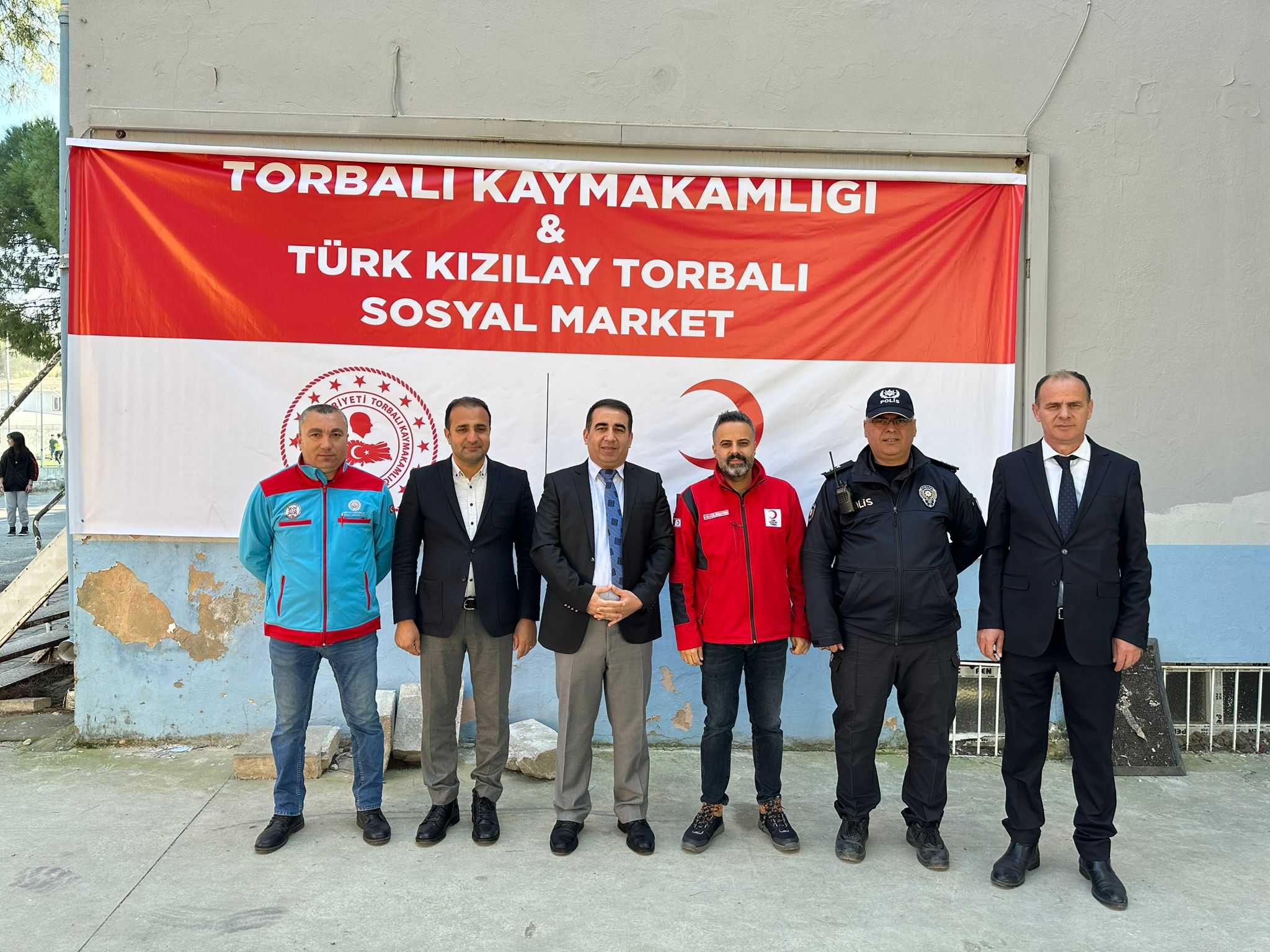 Torbalı Kızılay sosyal market kurdu