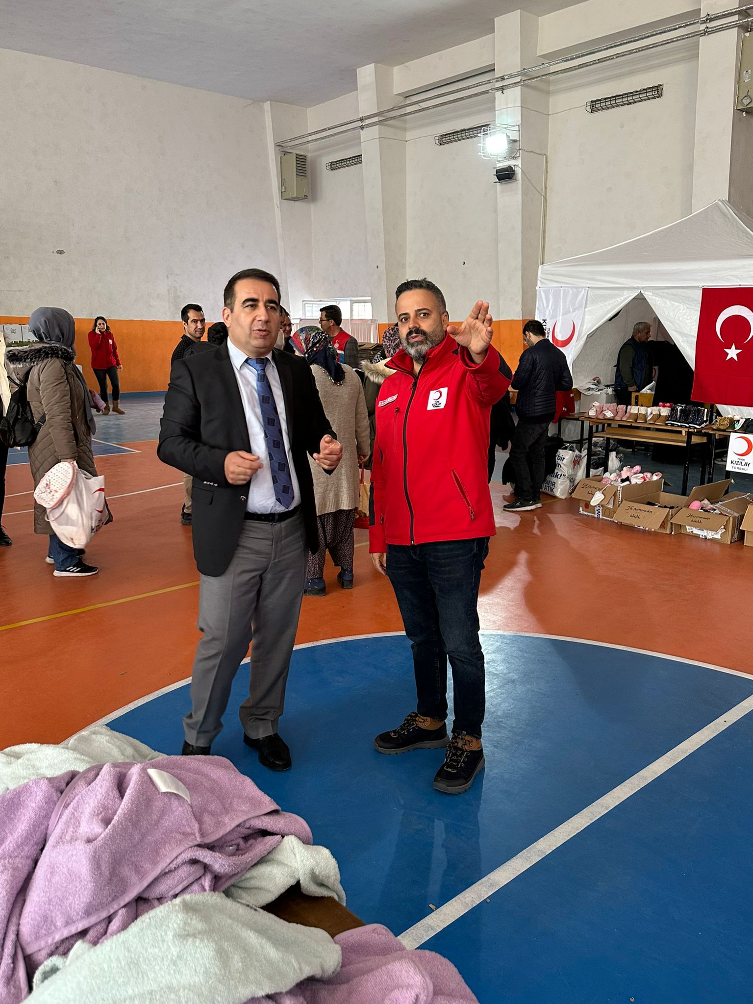 Torbalı Kızılay sosyal market kurdu