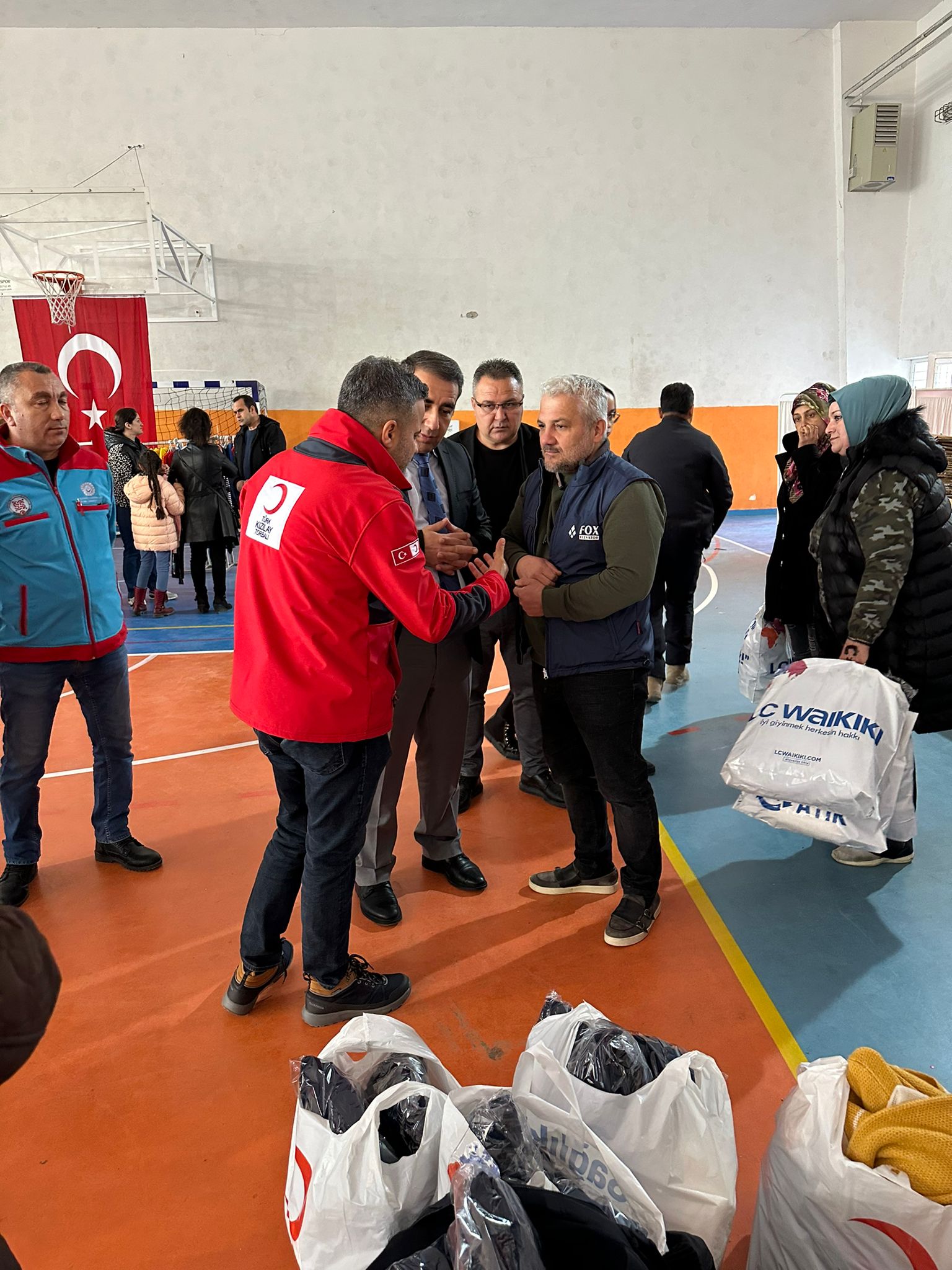 Torbalı Kızılay sosyal market kurdu